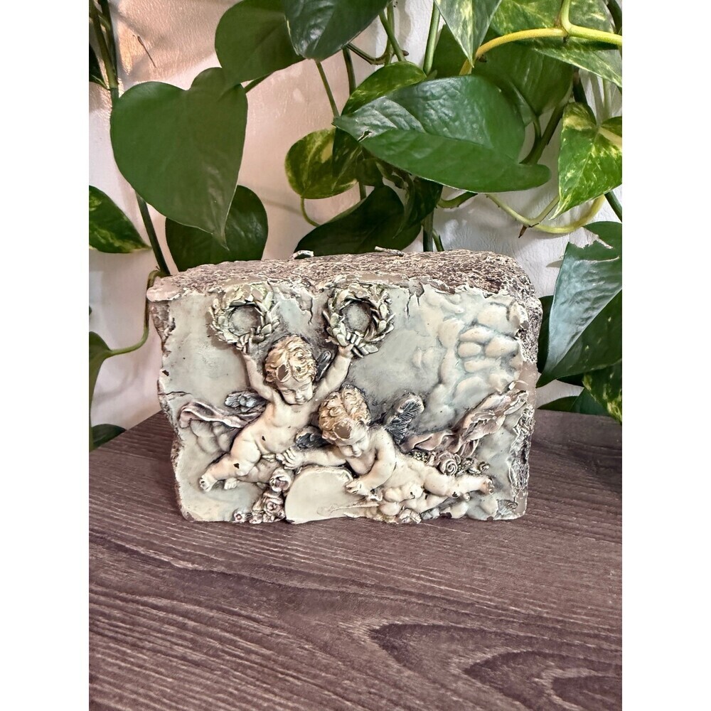 Garden cherubs vintage candle